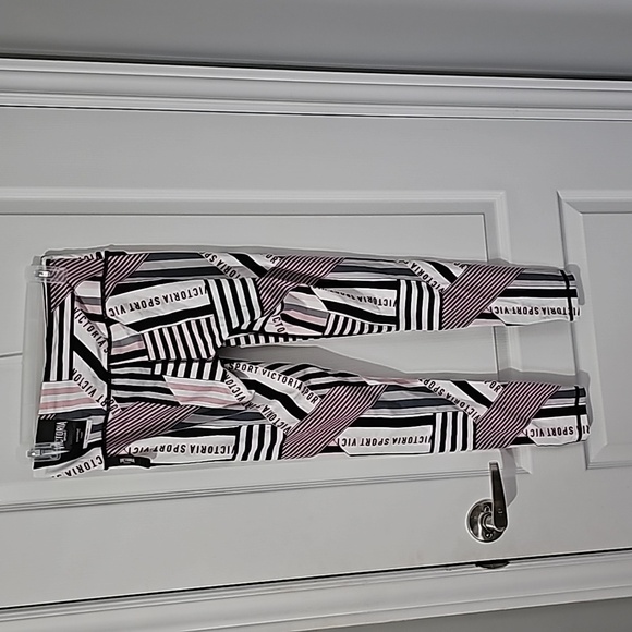 Victoria Sport leggings - Picture 2 of 3